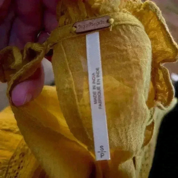 Free People Ladies Bell Sleeve Blouse
Yellow boho ruffle peasant Size Small - Picture 3 of 11